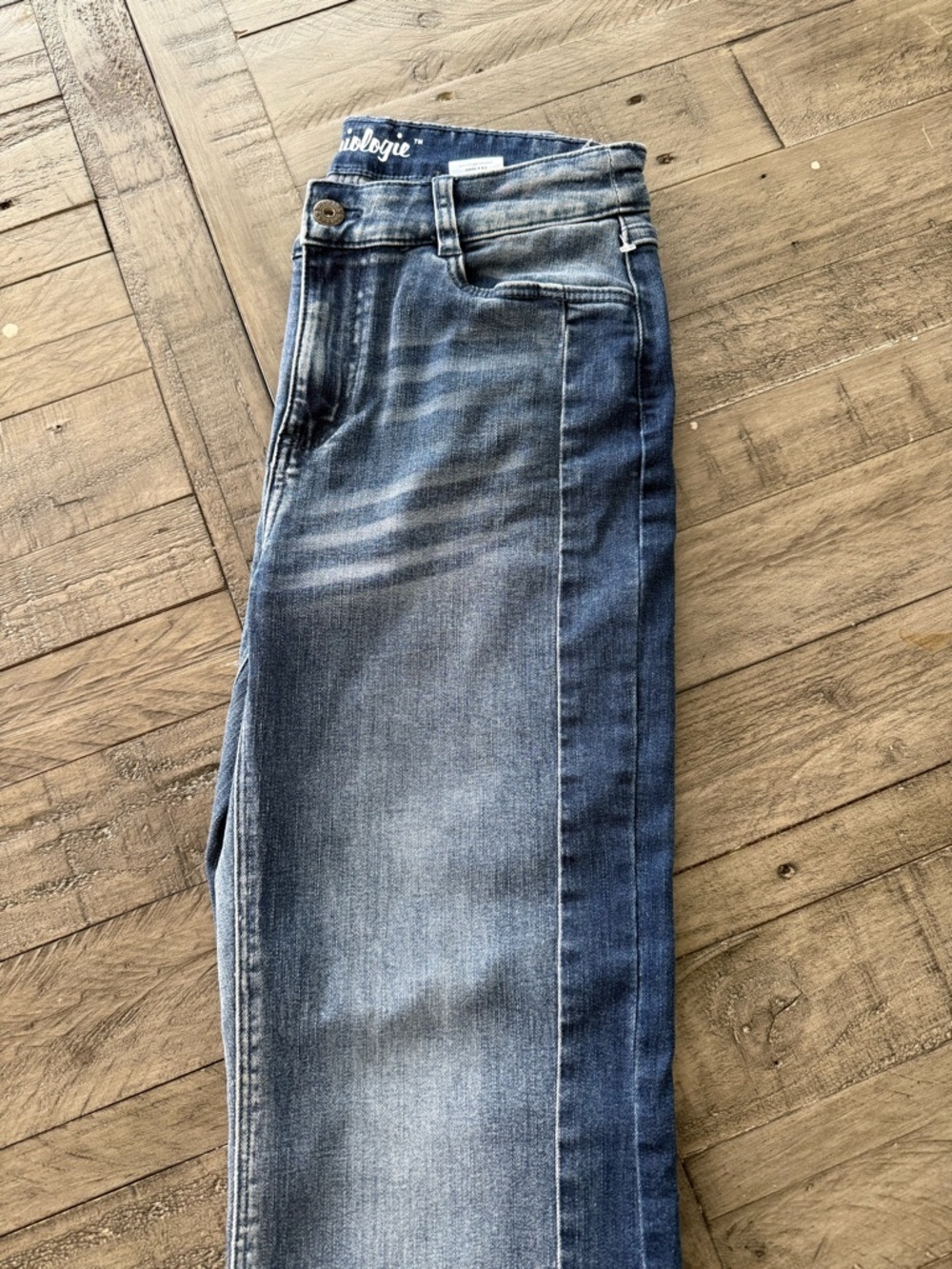 NWOT Jeaniologie Mid Rise Flare Jeans, size 8. - Picture 2 of 7